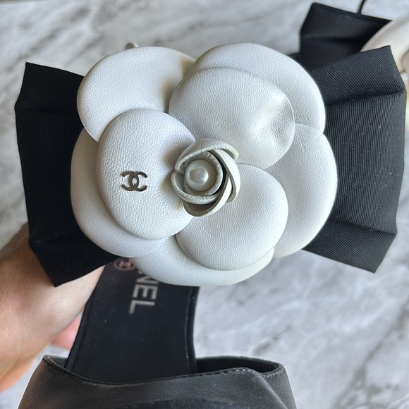 EUC CHANEL 2023 Interlocking CC Logo D'Orsay Pumps black and white 37.5 - Picture 2 of 11